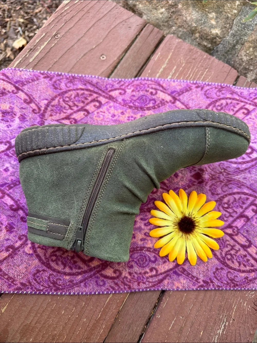 🩷 CLARKS; NICE Women’s Teal Suede-like 1-inch Wedge Booties w/Side Zipper; Sz. 9